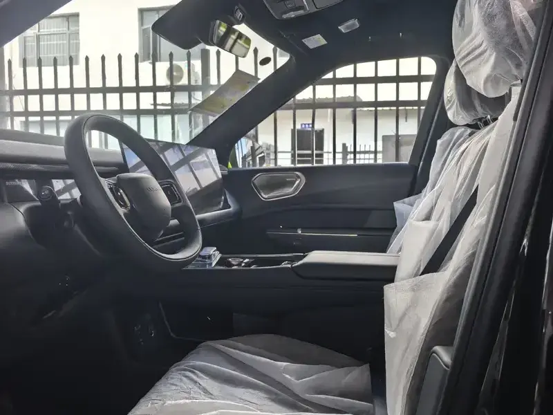 2025 Lynk & Co 900 с пробегом 100 км