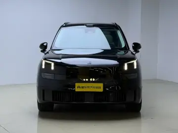 2025 Lynk & Co 900 с пробегом 23 700 км