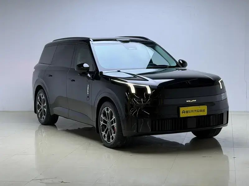 2025 Lynk & Co 900 с пробегом 23 700 км