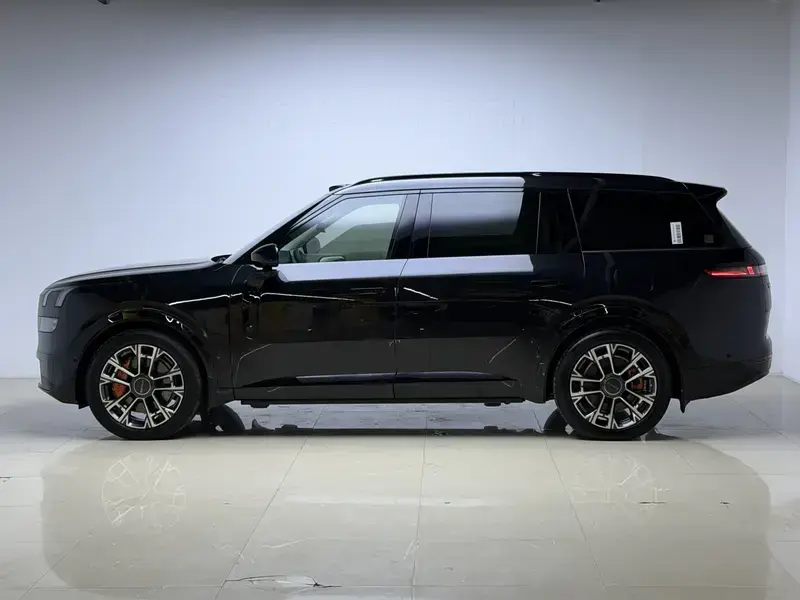 2025 Lynk & Co 900 с пробегом 23 700 км