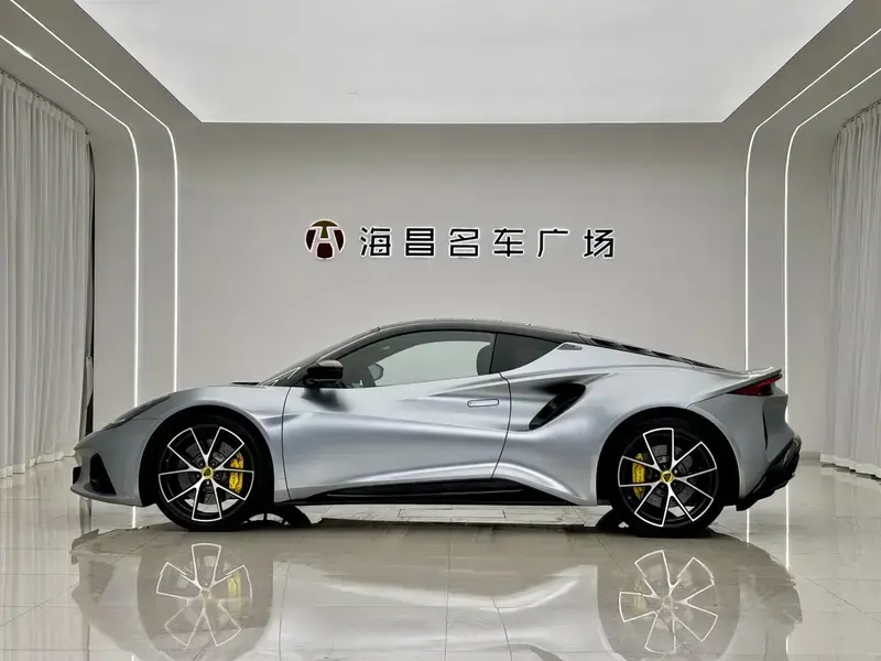 2022 Lotus Emira с пробегом 8 000 км