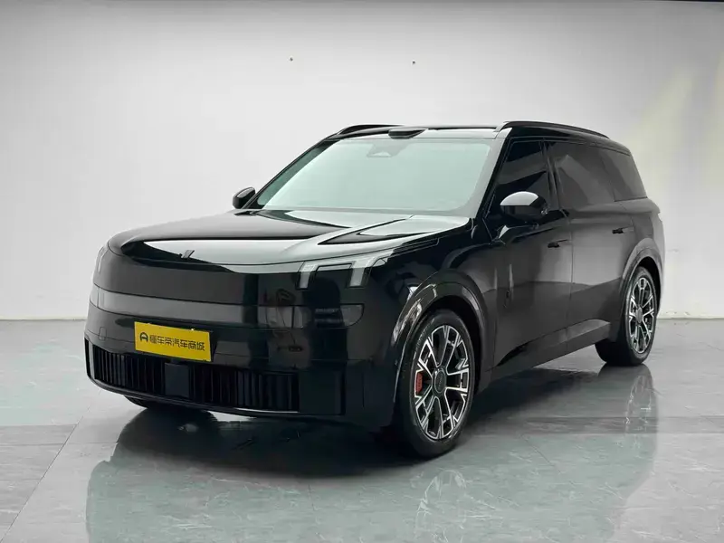2025 Lynk & Co 900 с пробегом 25 800 км