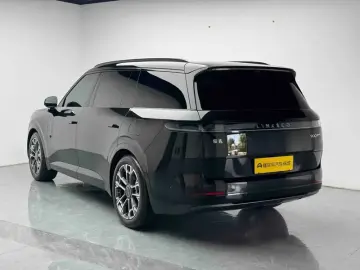 2025 Lynk & Co 900 с пробегом 25 800 км