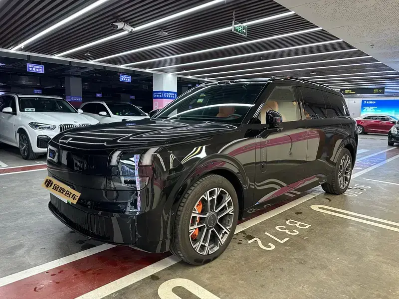 2025 Lynk & Co 900 с пробегом 16 000 км