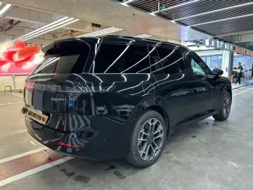 2025 Lynk & Co 900 с пробегом 16 000 км