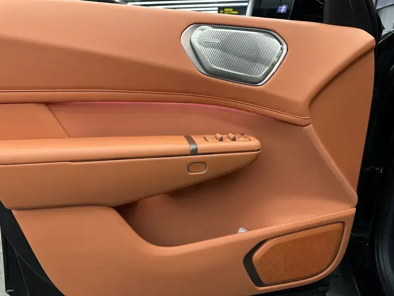 2025 Lynk & Co 900 с пробегом 16 000 км