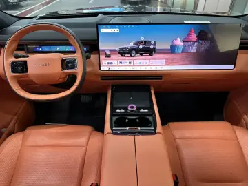 2025 Lynk & Co 900 с пробегом 16 000 км