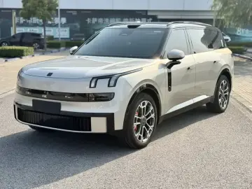 2025 Lynk & Co 900 с пробегом 8 000 км