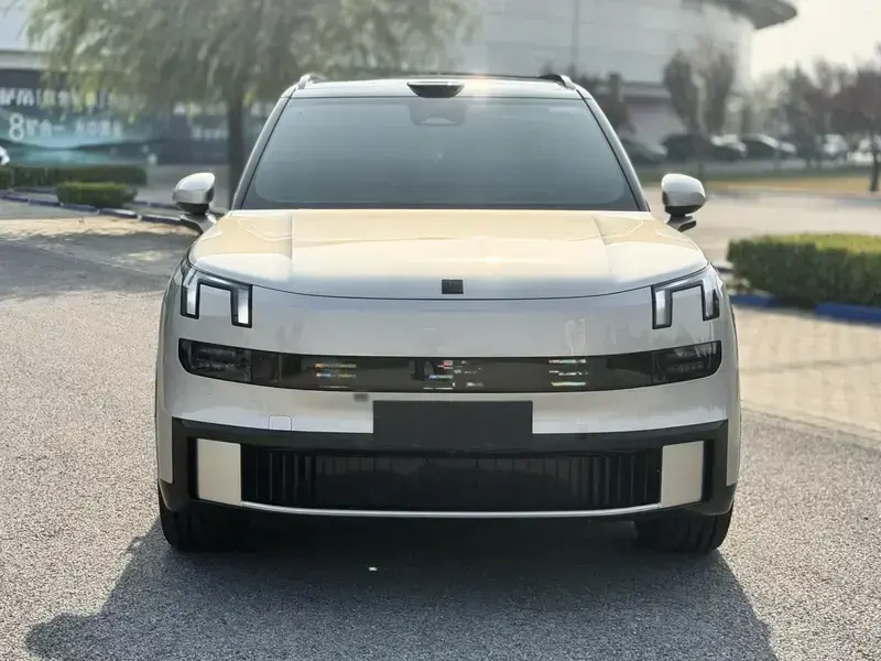 2025 Lynk & Co 900 с пробегом 8 000 км