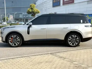 2025 Lynk & Co 900 с пробегом 8 000 км