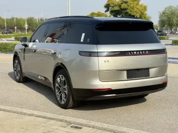 2025 Lynk & Co 900 с пробегом 8 000 км