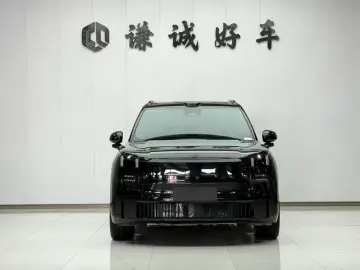 2025 Lynk & Co 900 с пробегом 55 000 км