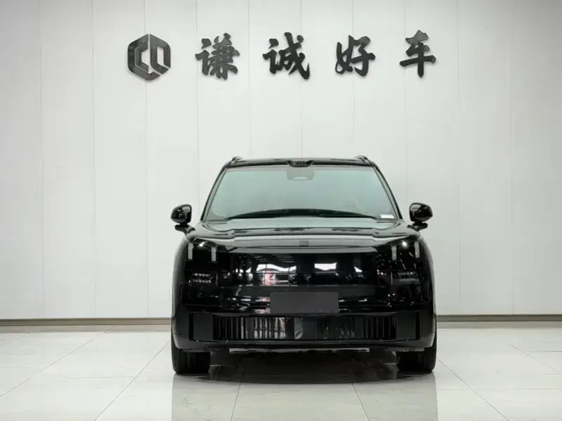 2025 Lynk & Co 900 с пробегом 55 000 км