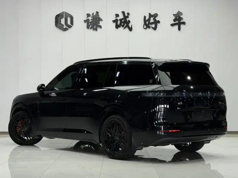 2025 Lynk & Co 900 с пробегом 55 000 км