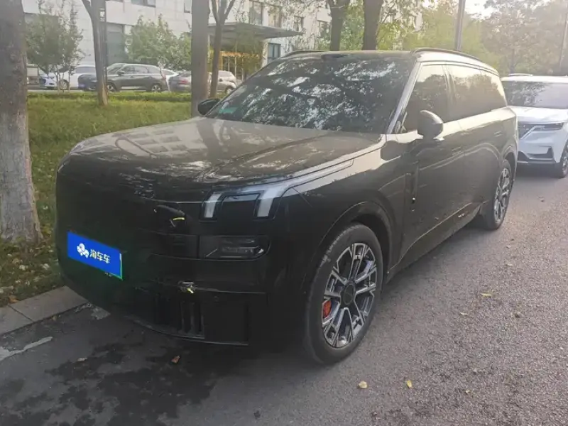 2025 Lynk & Co 900 с пробегом 17 000 км