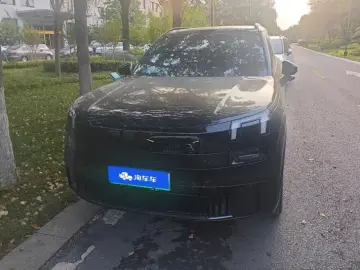 2025 Lynk & Co 900 с пробегом 17 000 км