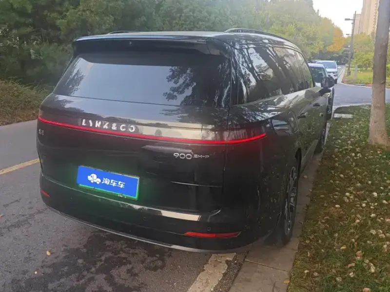 2025 Lynk & Co 900 с пробегом 17 000 км