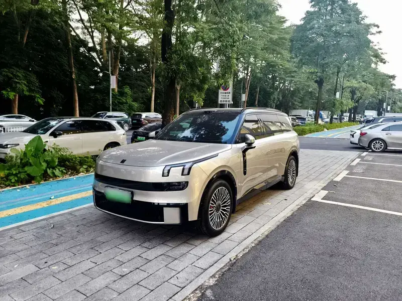 2025 Lynk & Co 900 с пробегом 24 400 км