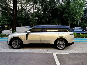 2025 Lynk & Co 900 с пробегом 24 400 км