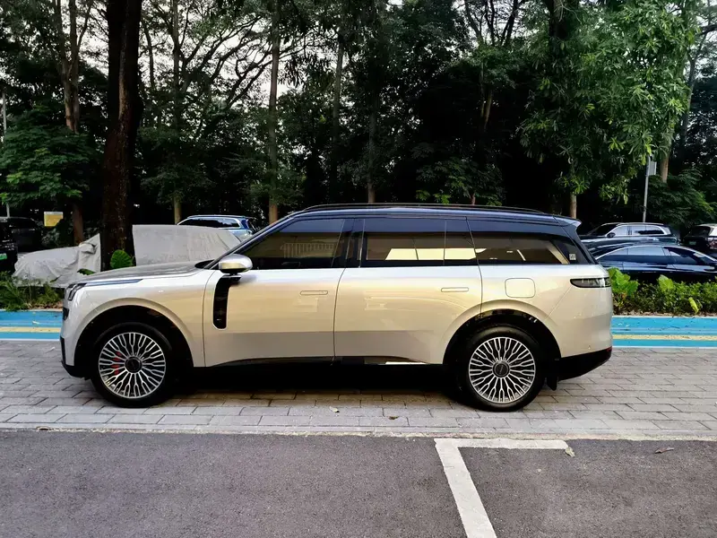 2025 Lynk & Co 900 с пробегом 24 400 км