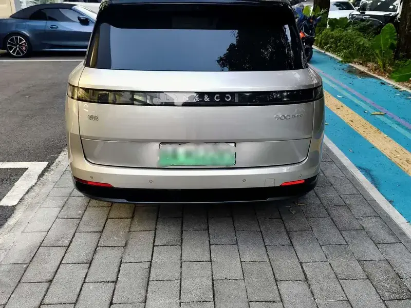 2025 Lynk & Co 900 с пробегом 24 400 км