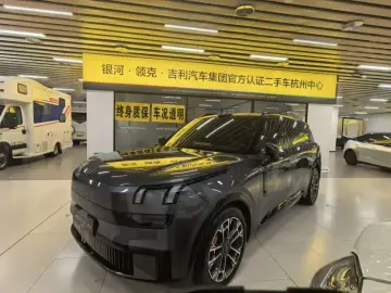 Lynk & Co 900