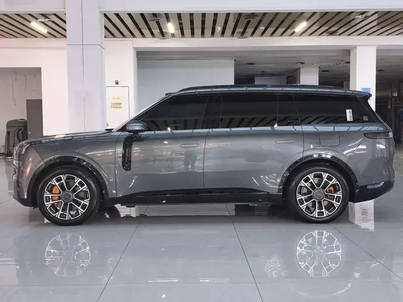 2025 Lynk & Co 900 с пробегом 28 000 км
