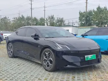 2024 Lynk & Co Z10 с пробегом 8 000 км