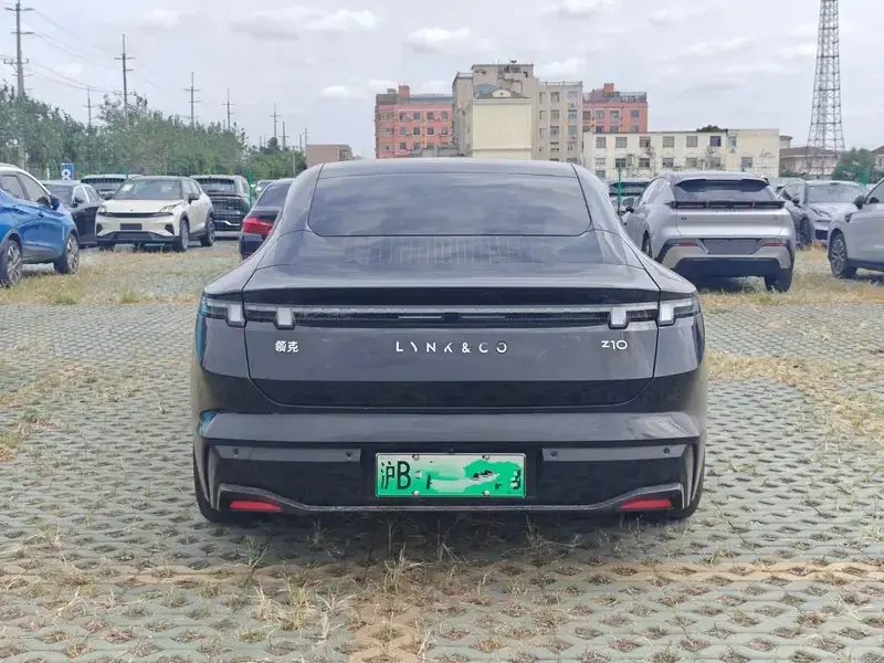 2024 Lynk & Co Z10 с пробегом 8 000 км