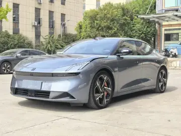 2024 Lynk & Co Z10 с пробегом 35 000 км