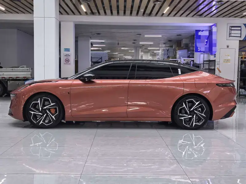 2024 Lynk & Co Z10 с пробегом 31 300 км