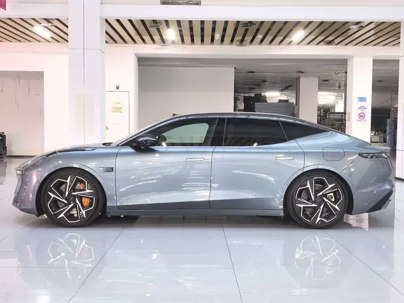 2024 Lynk & Co Z10 с пробегом 13 000 км