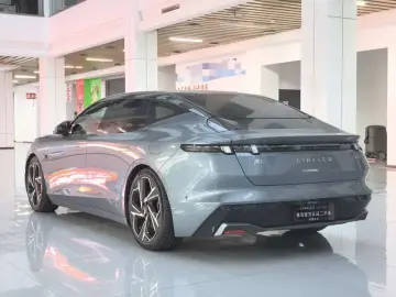 2024 Lynk & Co Z10 с пробегом 13 000 км
