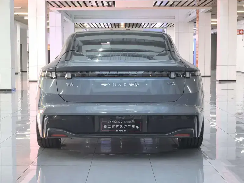 2024 Lynk & Co Z10 с пробегом 13 000 км