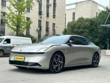 Lynk & Co Z10