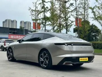 2024 Lynk & Co Z10 с пробегом 35 000 км