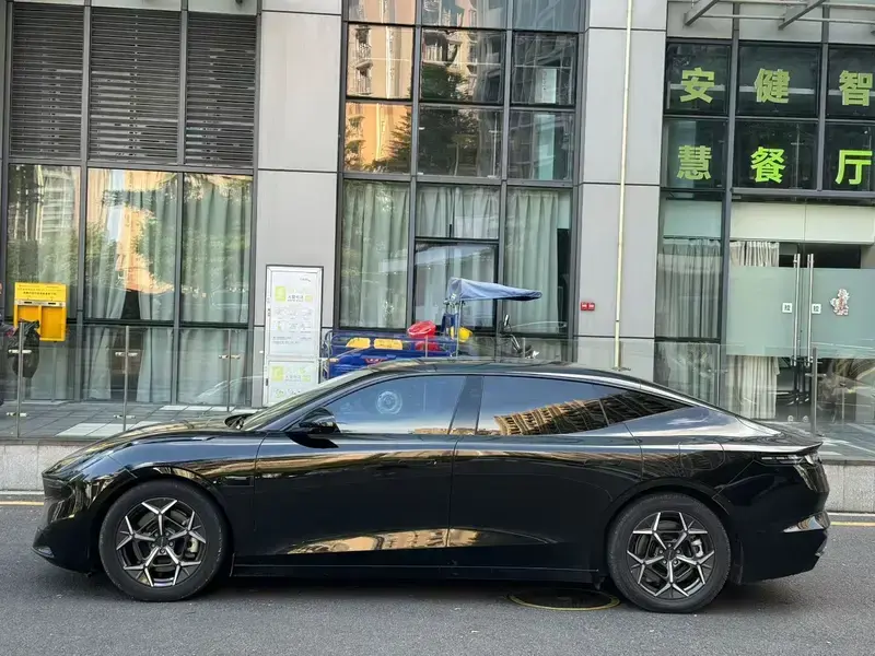 2024 Lynk & Co Z10 с пробегом 30 000 км