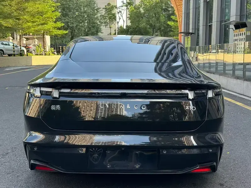 2024 Lynk & Co Z10 с пробегом 30 000 км