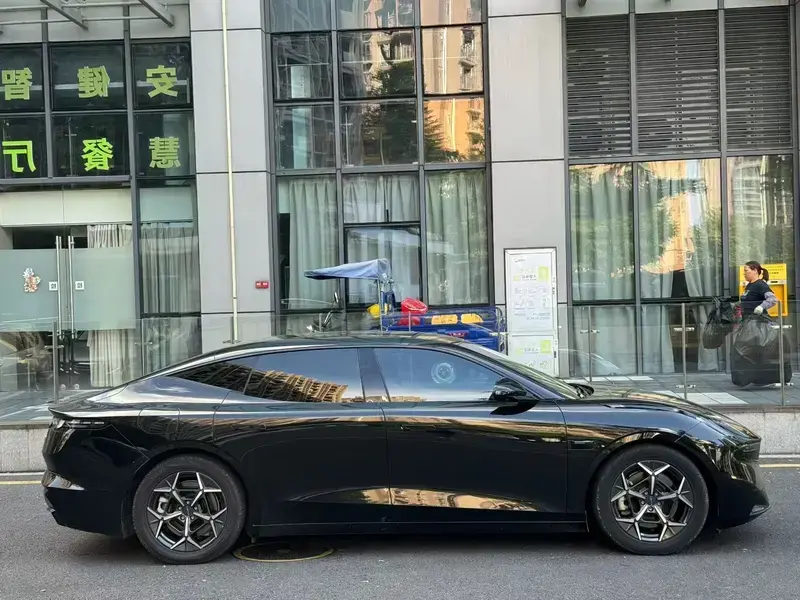 2024 Lynk & Co Z10 с пробегом 30 000 км