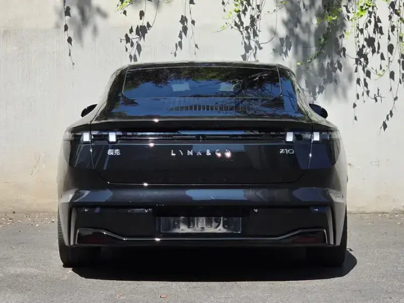 2024 Lynk & Co Z10 с пробегом 63 000 км