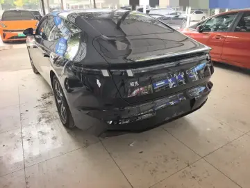 2024 Lynk & Co Z10 с пробегом 12 000 км