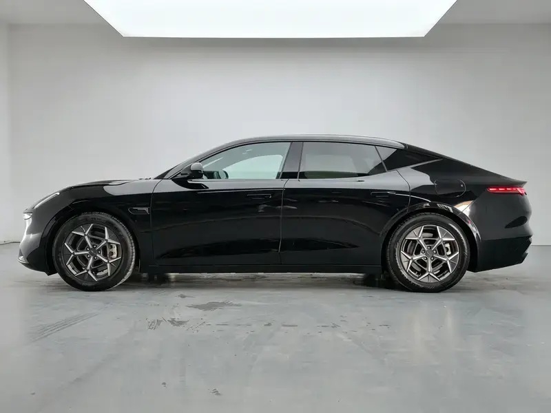2024 Lynk & Co Z10 с пробегом 11 900 км
