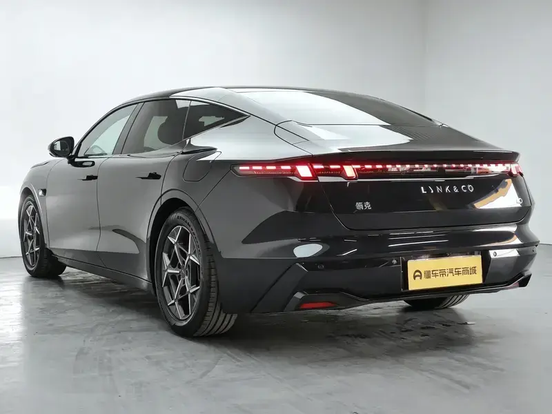 2024 Lynk & Co Z10 с пробегом 11 900 км