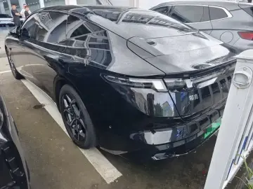 2024 Lynk & Co Z10 с пробегом 7 000 км