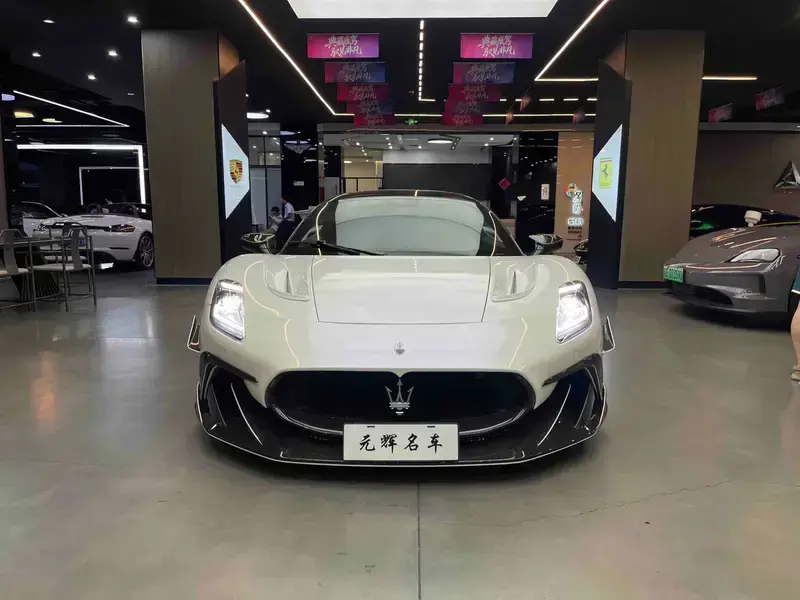 2021 Maserati MC20 с пробегом 7 000 км