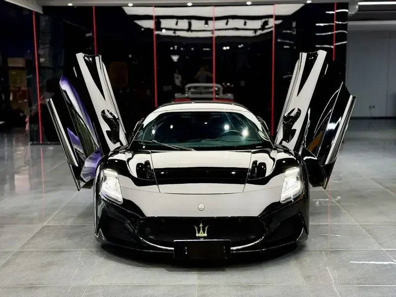 2021 Maserati MC20 с пробегом 8 000 км
