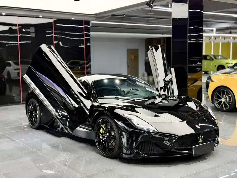 2021 Maserati MC20 с пробегом 8 000 км