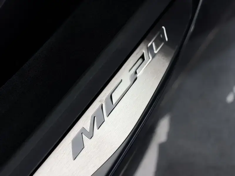 2021 Maserati MC20 с пробегом 8 000 км