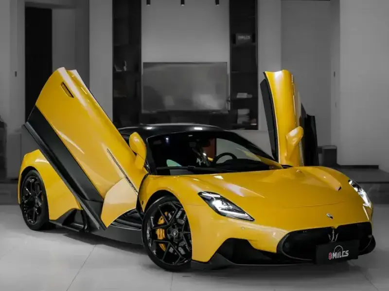2021 Maserati MC20 с пробегом 12 000 км