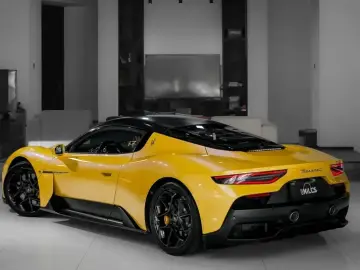 2021 Maserati MC20 с пробегом 12 000 км